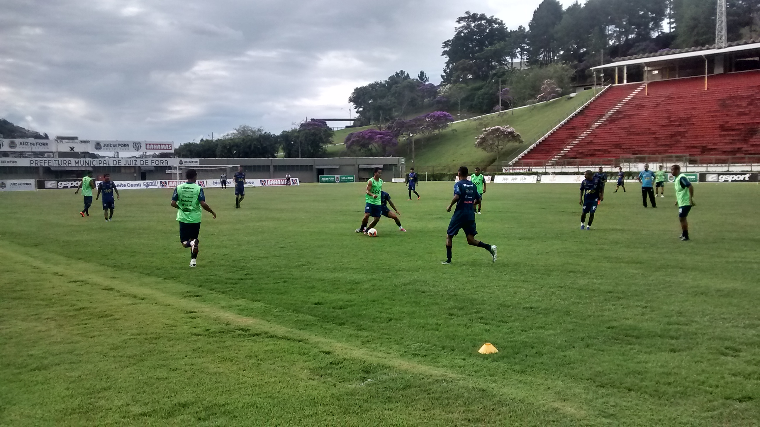 Leia mais sobre o artigo Cruzeiro: titular, misto quente ou reserva? “Eles não mudam a forma de jogar”, diz Surian
