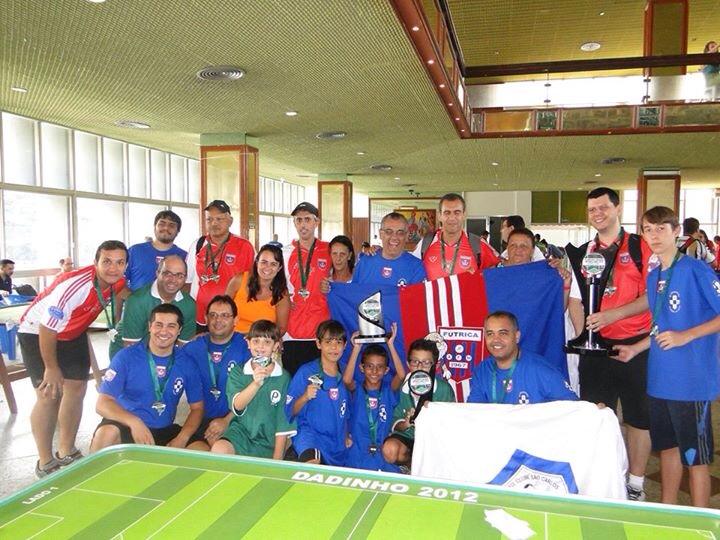 Leia mais sobre o artigo Futebol de Mesa: Juiz de Fora volta com 3 troféus do Brasileiro de Dadinho. Veja fotos