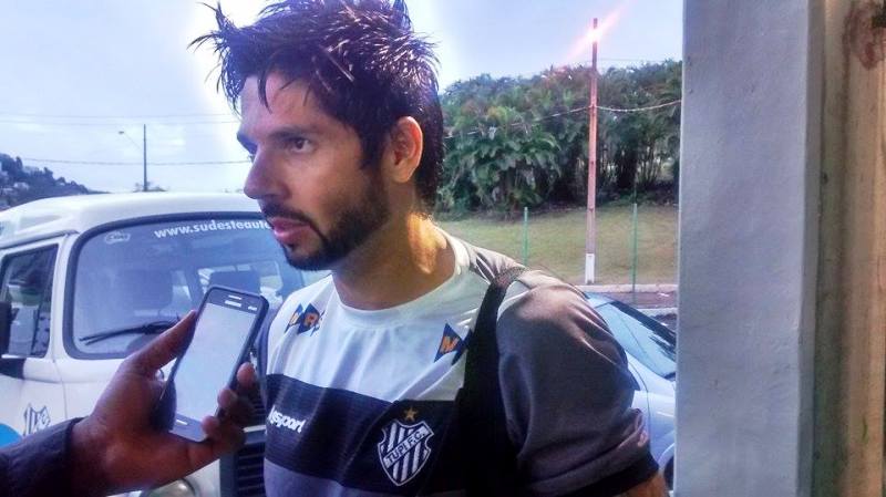 Leia mais sobre o artigo Herói contra o Tombense comemora aproveitamento em faltas no Mário Helênio: “Trabalho para isso”