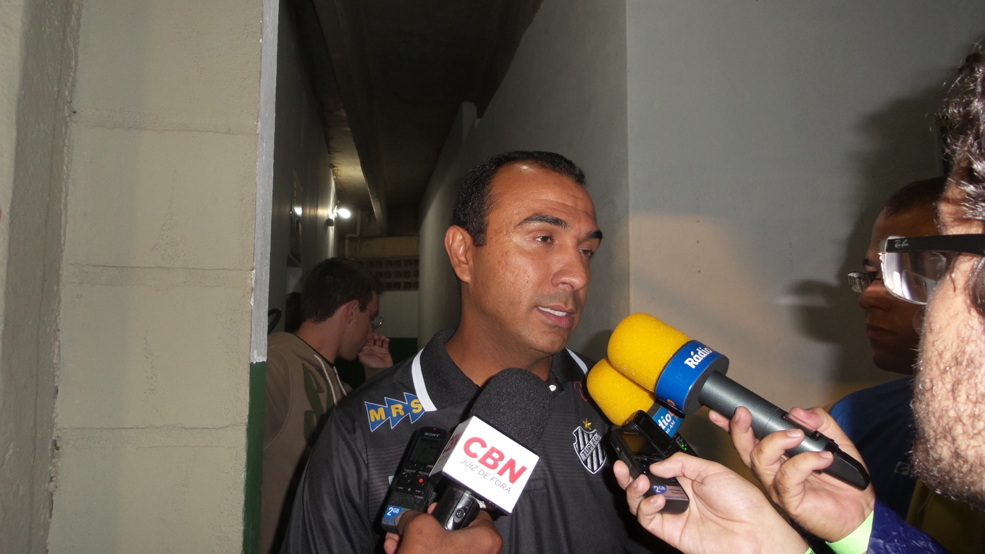 Leia mais sobre o artigo Extra-oficial: saída de Surian pode ser anunciada antes do jogo contra o Villa