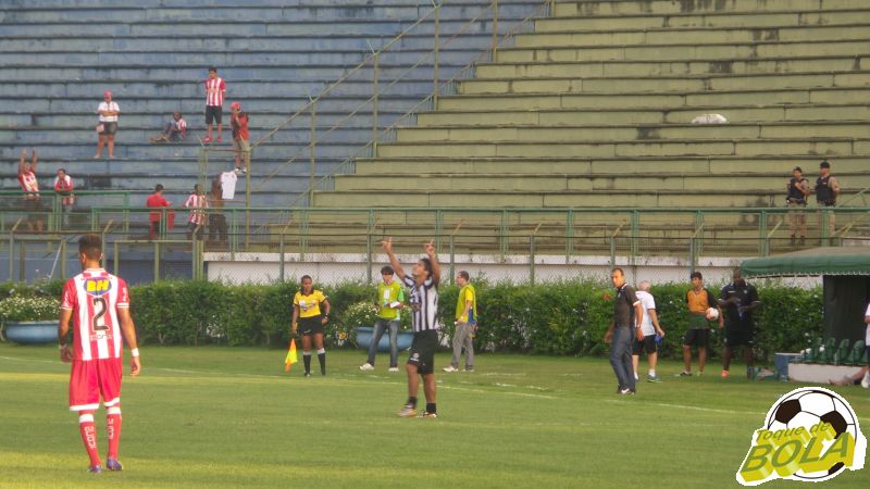 Leia mais sobre o artigo Entre desculpas, agradecimento e desabafo, Surian revela: “Nunca vi um campeonato tão difícil para o Tupi”