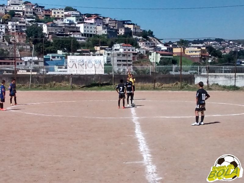 Leia mais sobre o artigo Minutos de silêncio, goleadas e garotada em ação: depois de agressão ao árbitro, a bola rola no São Carlos