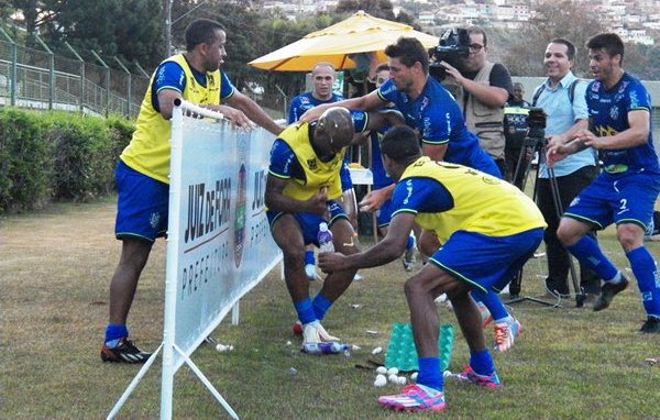 Leia mais sobre o artigo Advogado do Tupi: “Situação do clube com o Ademilson está regularizada”