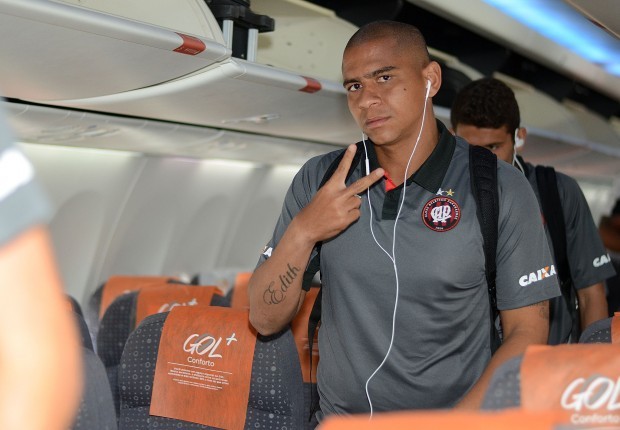 Leia mais sobre o artigo Depois da goleada na estreia, técnico quer “determinação e entrega” do Furacão
