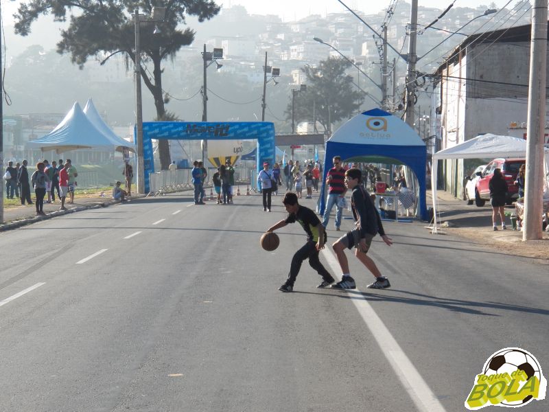 Leia mais sobre o artigo Tem Meia Maratona? Então é dia de basquete na Avenida Brasil