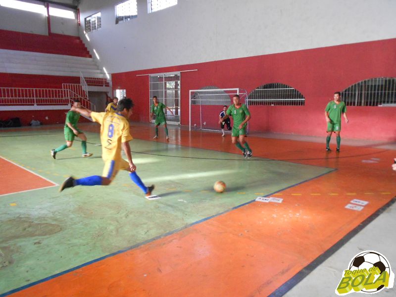 Leia mais sobre o artigo Copa Prefeitura Bahamas de Futsal: Clube Bom Pastor brilha em rodada no Tupynambás