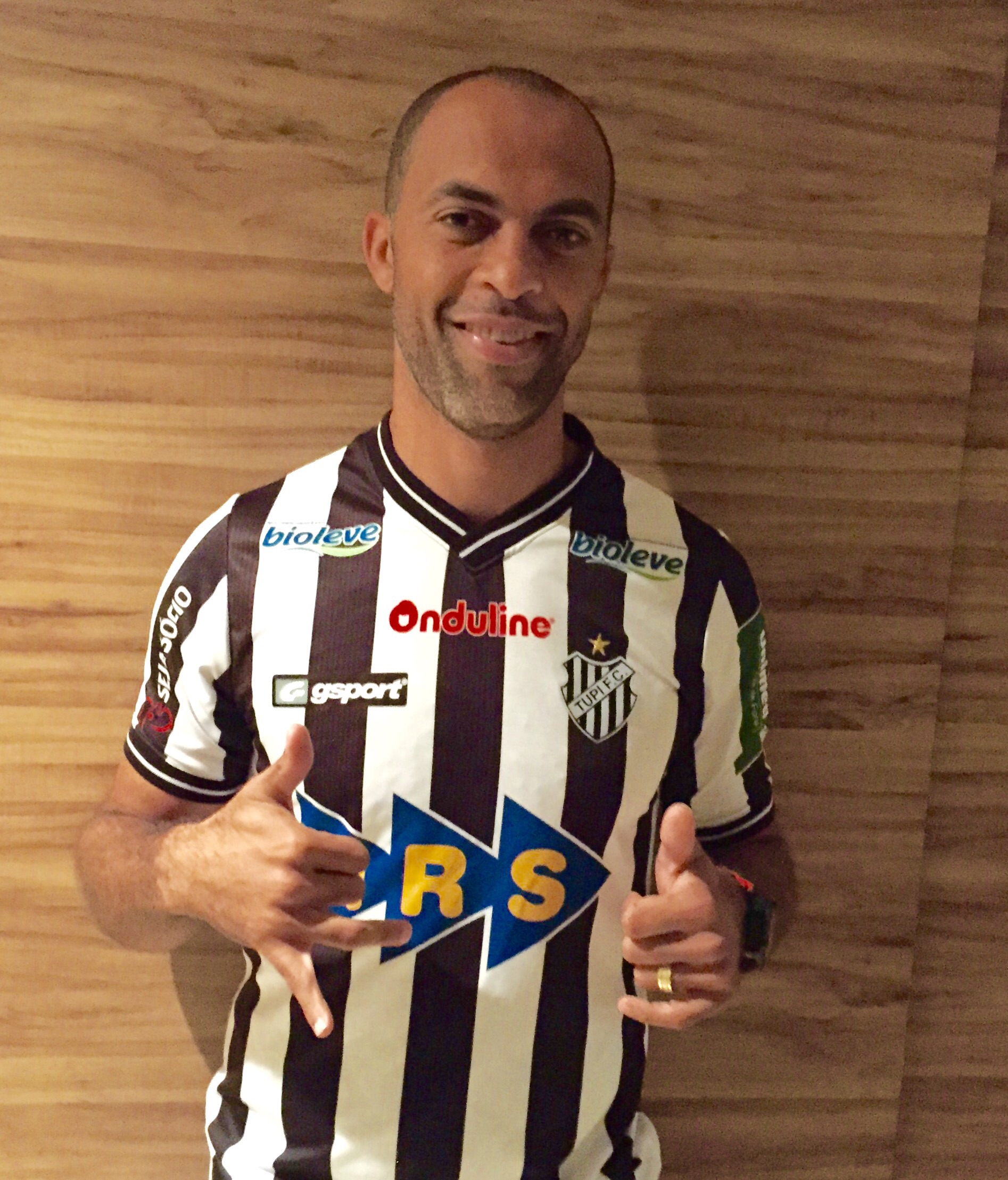 Leia mais sobre o artigo Tupi confirma contratação de Leandro Euzébio