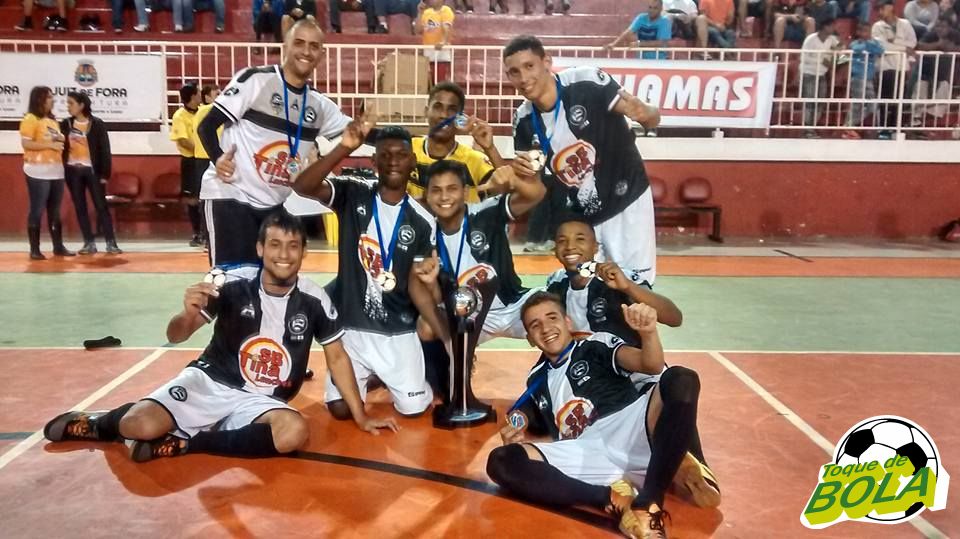 Leia mais sobre o artigo Futsal: com hat-trick de Iuri, SB Tina Lanches é campeão juvenil