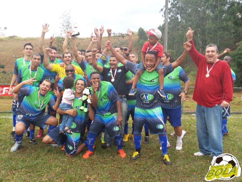 Leia mais sobre o artigo Jogos Sesi JF: AG Plast bate Rezato nos pênaltis e conquista título do futebol de campo. Veja fotos
