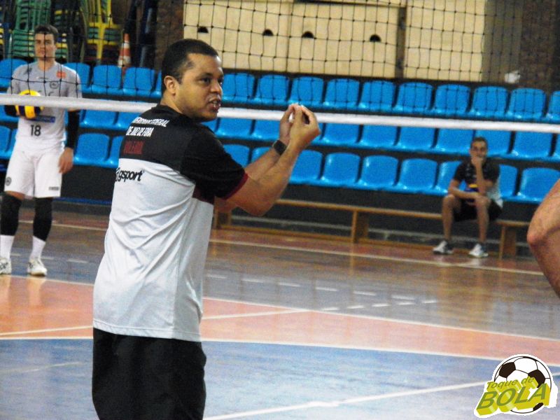 Leia mais sobre o artigo Fadul, sobre redução no orçamento do Vôlei UFJF: “Encaro como motivação”
