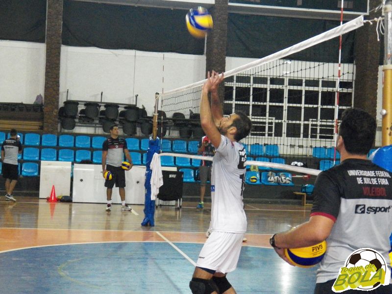 Leia mais sobre o artigo Reforço do Vôlei UFJF, carioca-inglês defendeu a Grã-Bretanha nas Olimpíadas de Londres