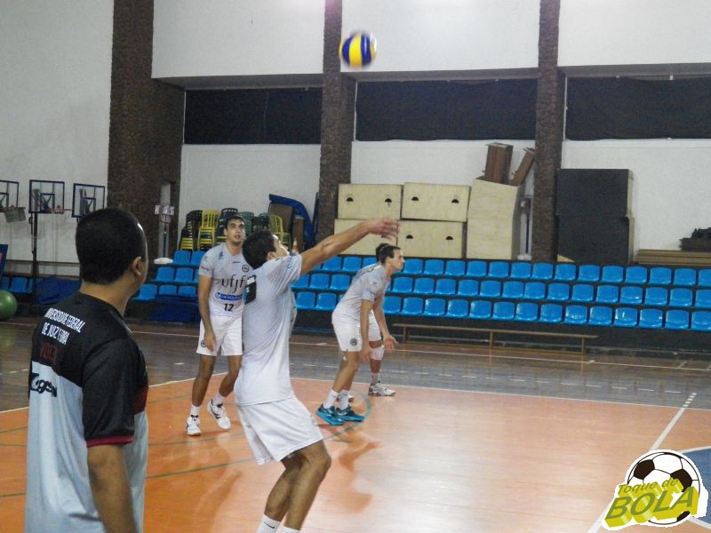 Leia mais sobre o artigo Vôlei UFJF apresenta equipe em busca de rendimento para “ano de sobrevivência”