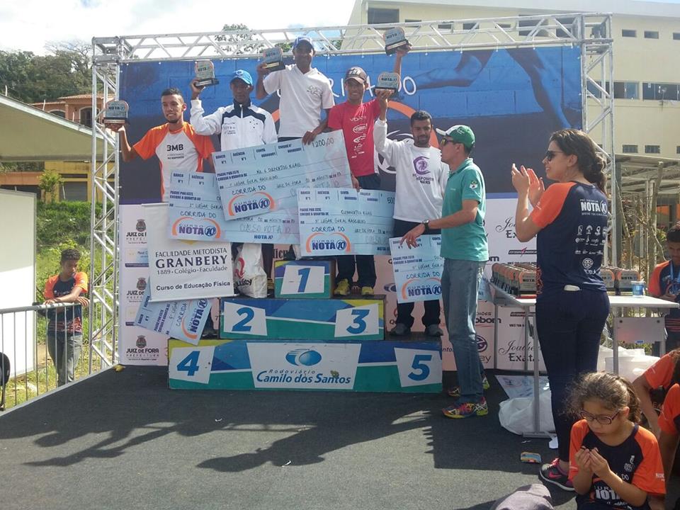 Leia mais sobre o artigo Gilberto Lopes e Jéssica Soares vencem 1ª Corrida Nota 10/PJF. Veja resultado
