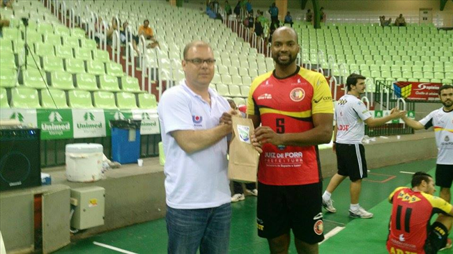 Leia mais sobre o artigo Copa Brasil de Handebol: após vitória na estreia, ADJF encara anfitriões em jogo decisivo