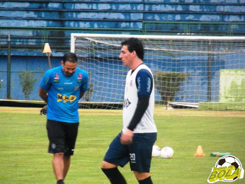 Leia mais sobre o artigo Sidimar mostra confiança em jogo aéreo: “O Londrina vai ter uma dor de cabeça ali”