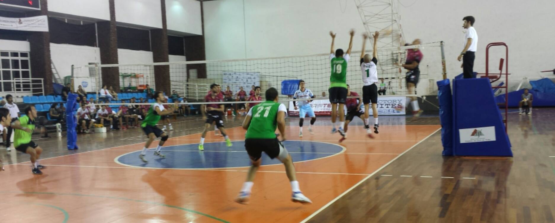Leia mais sobre o artigo JF Vôlei vence amistosos contra Antioquia, da Colômbia, e anuncia levantador