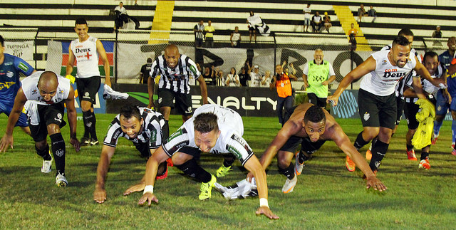 Leia mais sobre o artigo Flickr oficial carijó divulga fotos do jogo do acesso à Série B 2016