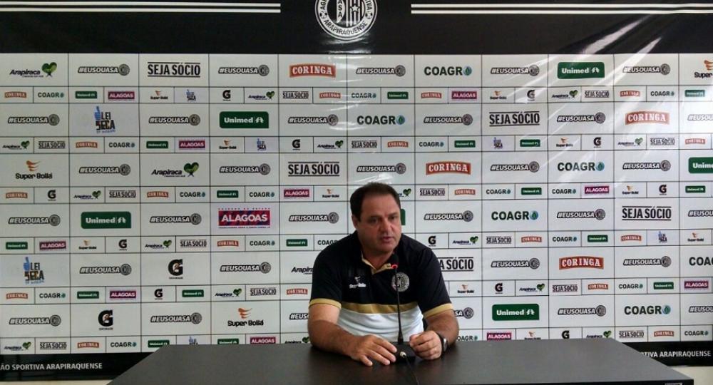 Leia mais sobre o artigo Vica após derrota para o Tupi: “Planejamento jogado buraco abaixo”
