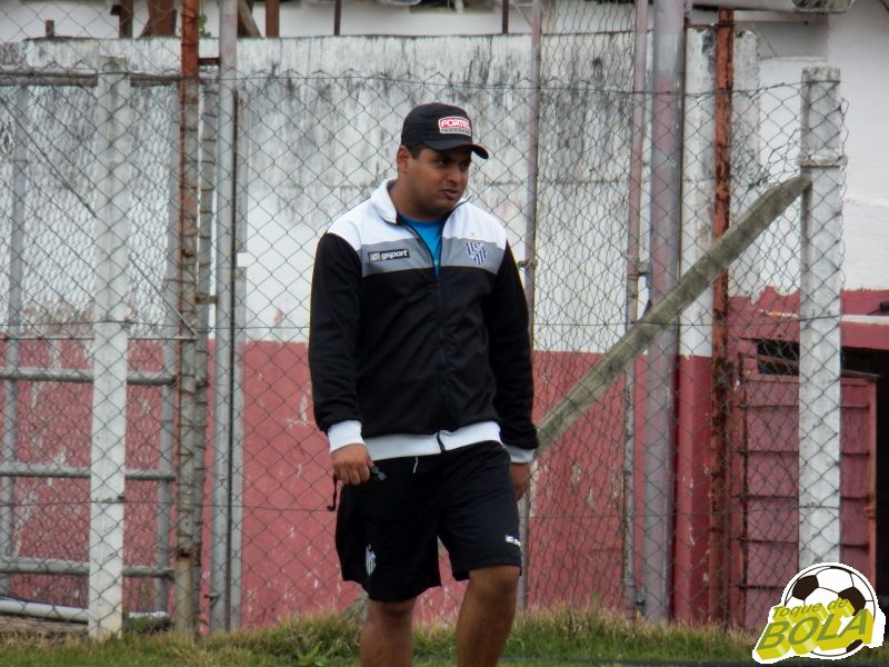 Leia mais sobre o artigo Pessimista, Tupi já cogita substitutos de Leston Jr. Decisão sai segunda