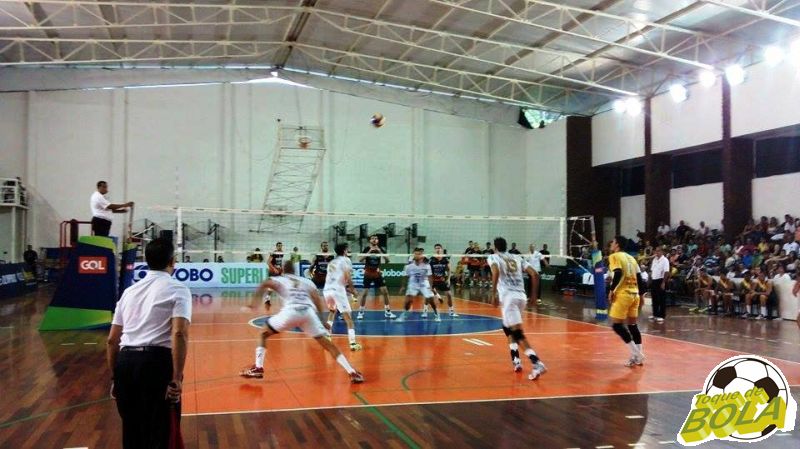 Leia mais sobre o artigo Com tumulto no fim, JF Vôlei perde a segunda em casa: 3 sets a 1 para Canoas