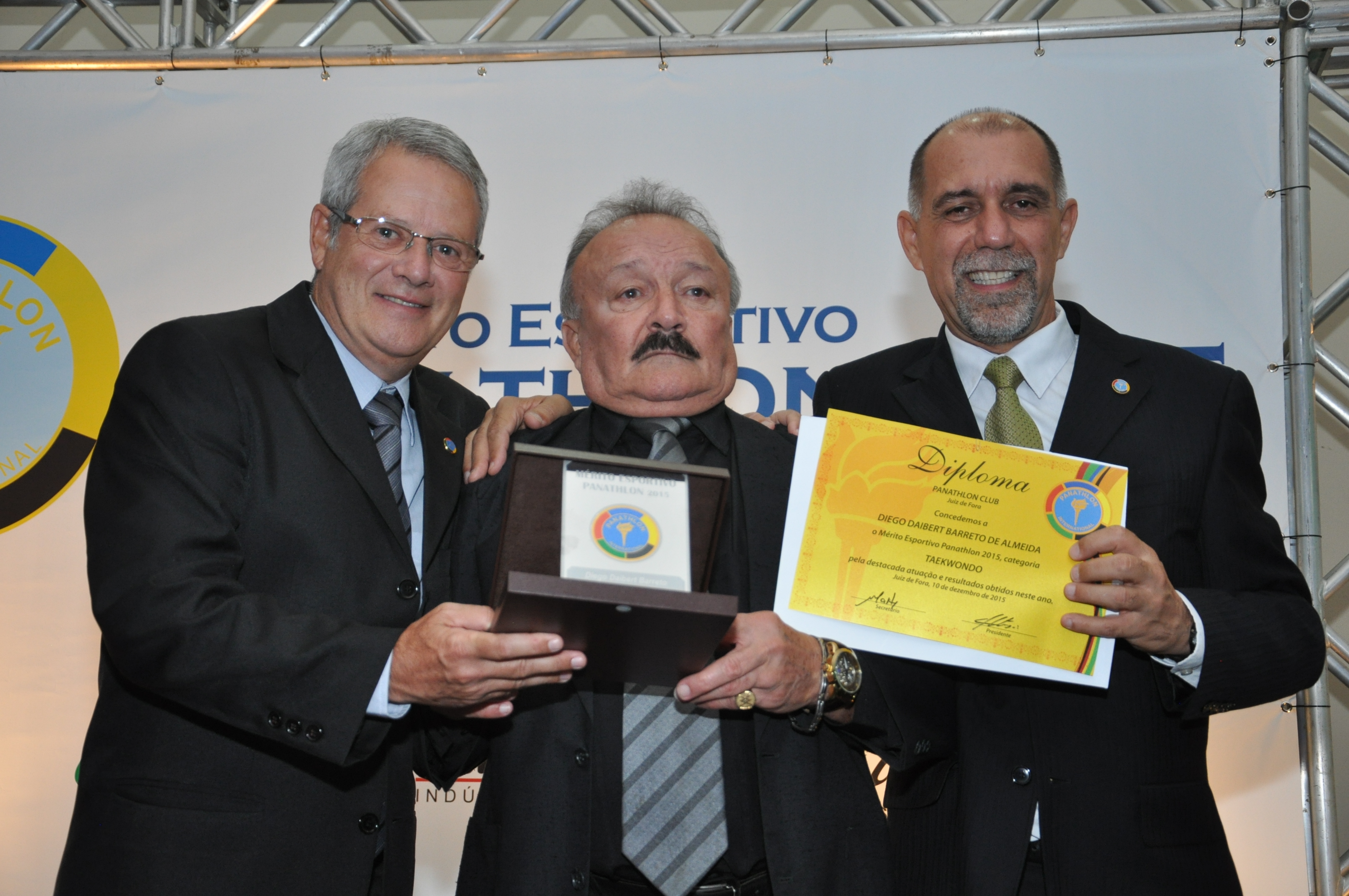 Leia mais sobre o artigo Mérito Esportivo Panathlon 2015, Diego Daibert traça metas para seguir brilhando no taekwondo