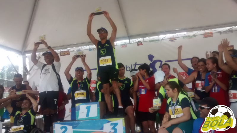 Leia mais sobre o artigo Clube Bom Pastor recebe campeã mundial de vôlei de praia e comemora 2015 vitorioso