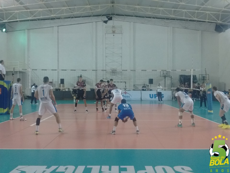 Leia mais sobre o artigo JF Vôlei passa fácil pela UPIS e larga na frente na seletiva da Superliga