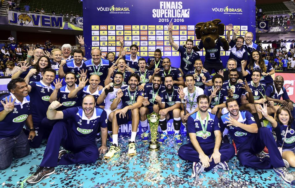 Leia mais sobre o artigo Sada Cruzeiro comemora tetra da Superliga. Veja como a temporada termina e as projeções