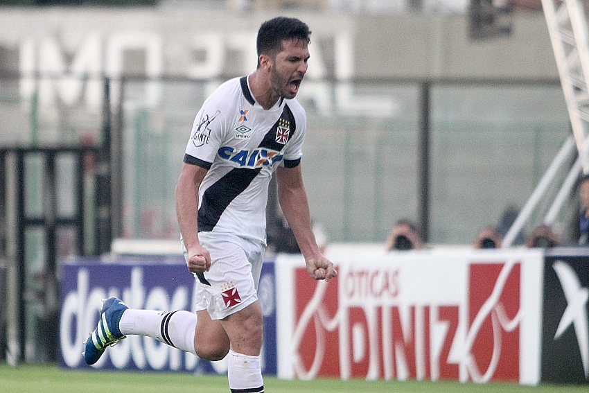 Leia mais sobre o artigo Tupi acerta duas vezes o travessão, mas gol do jogo é de Luan: Vasco 1 a 0 em São Januário