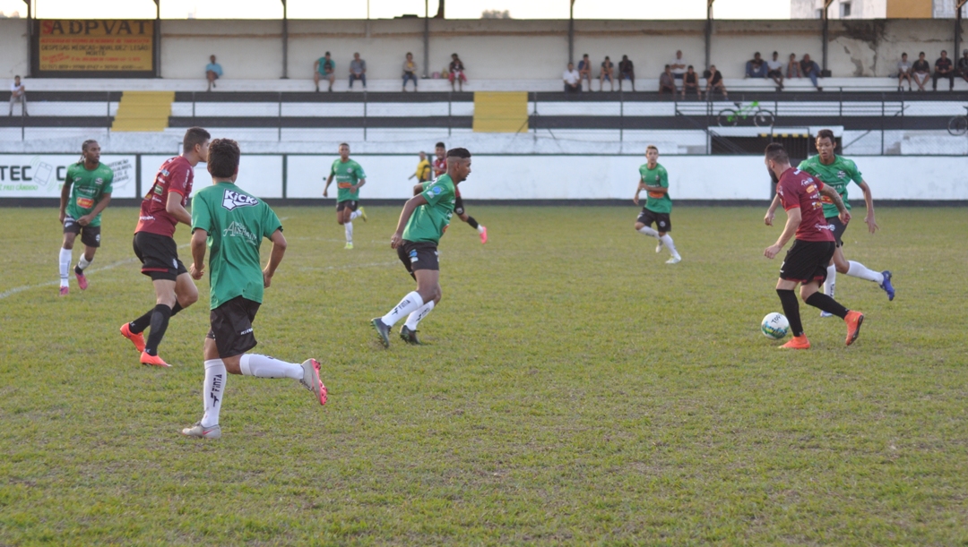 Leia mais sobre o artigo Pede música? Renato Silva marca 3 e Tupi goleia Athletic em jogo-treino. Drubscky: “Já temos uma ideia de equipe”. Veja fotos
