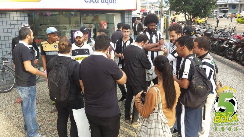 Leia mais sobre o artigo Busca pela ‘Blitz Alvinegra’ anima tarde dos botafoguenses em Juiz de Fora