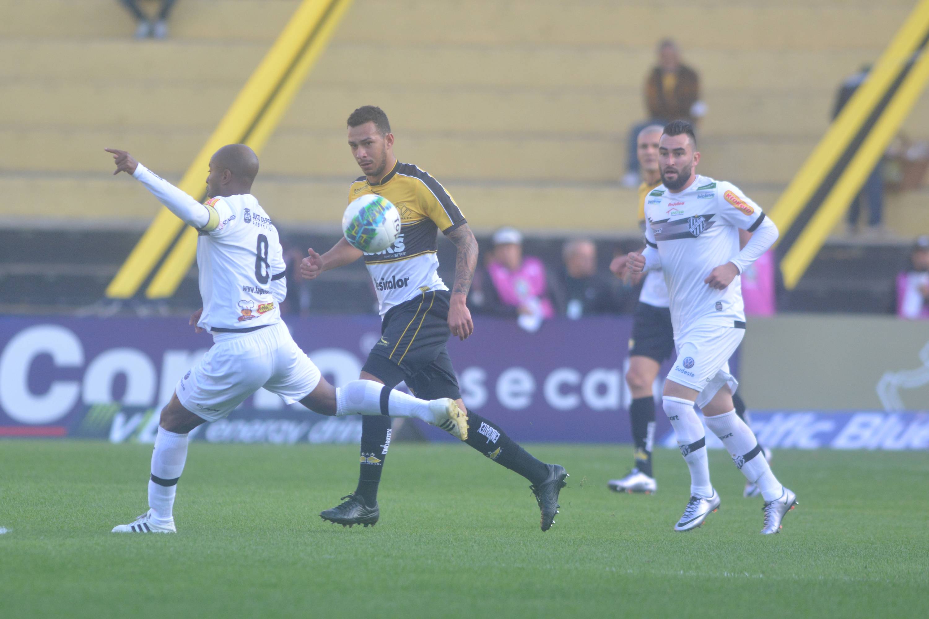 Leia mais sobre o artigo Pesadelo dos acréscimos volta a assombrar e Tupi cede empate ao Criciúma: 2 a 2