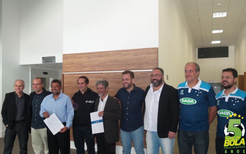 Leia mais sobre o artigo Em parceria com Sada Cruzeiro, JF Vôlei recebe treinador e dez atletas e confirma participação na Superliga