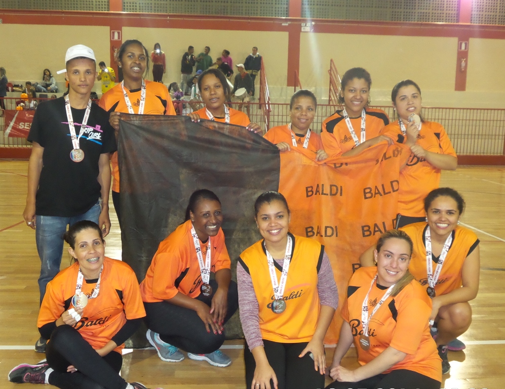 Leia mais sobre o artigo Jogos Sesi: fotos dos campeões Baldi, Esdeva, Aryzta e Arcelor em queimada, futebol, cabo de guerra e vôlei – de quadra e praia