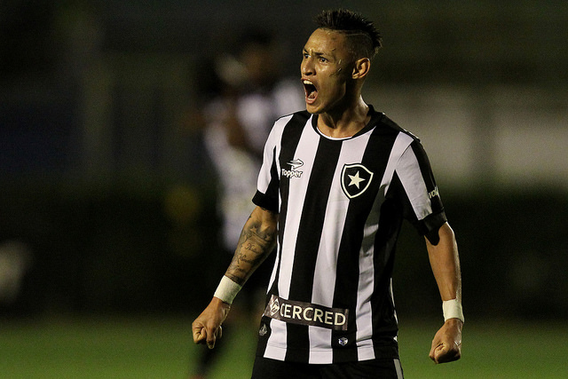 Leia mais sobre o artigo Com Neilton inspirado, Botafogo se sente em casa e bate Santa Cruz por 2 a 1 em JF
