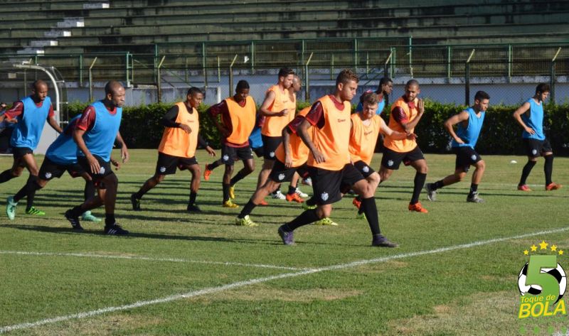 Leia mais sobre o artigo Sem Serrato, Tupi pode promover estreia de Octávio diante do CRB. Estevam esconde treino e time