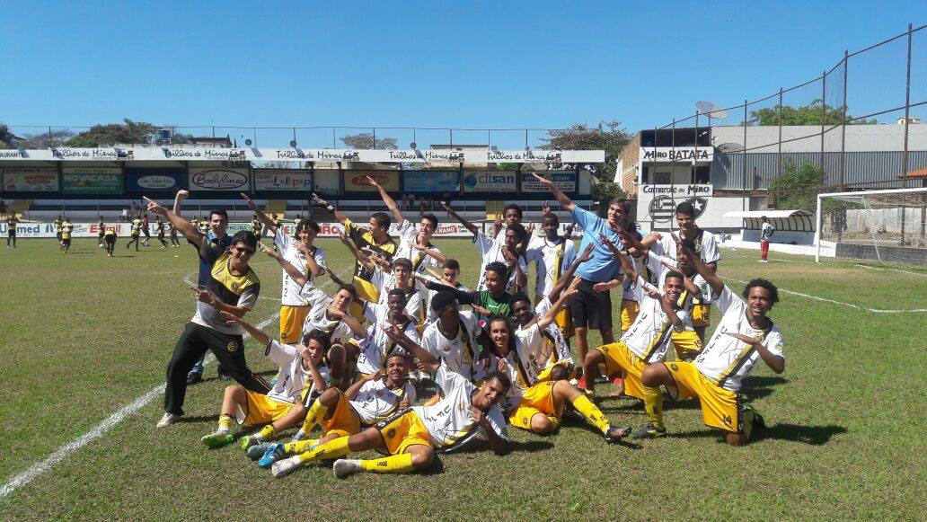 Leia mais sobre o artigo Uberabinha-UFJF comemora dois acessos e um título no Campeonato Mineiro de Base