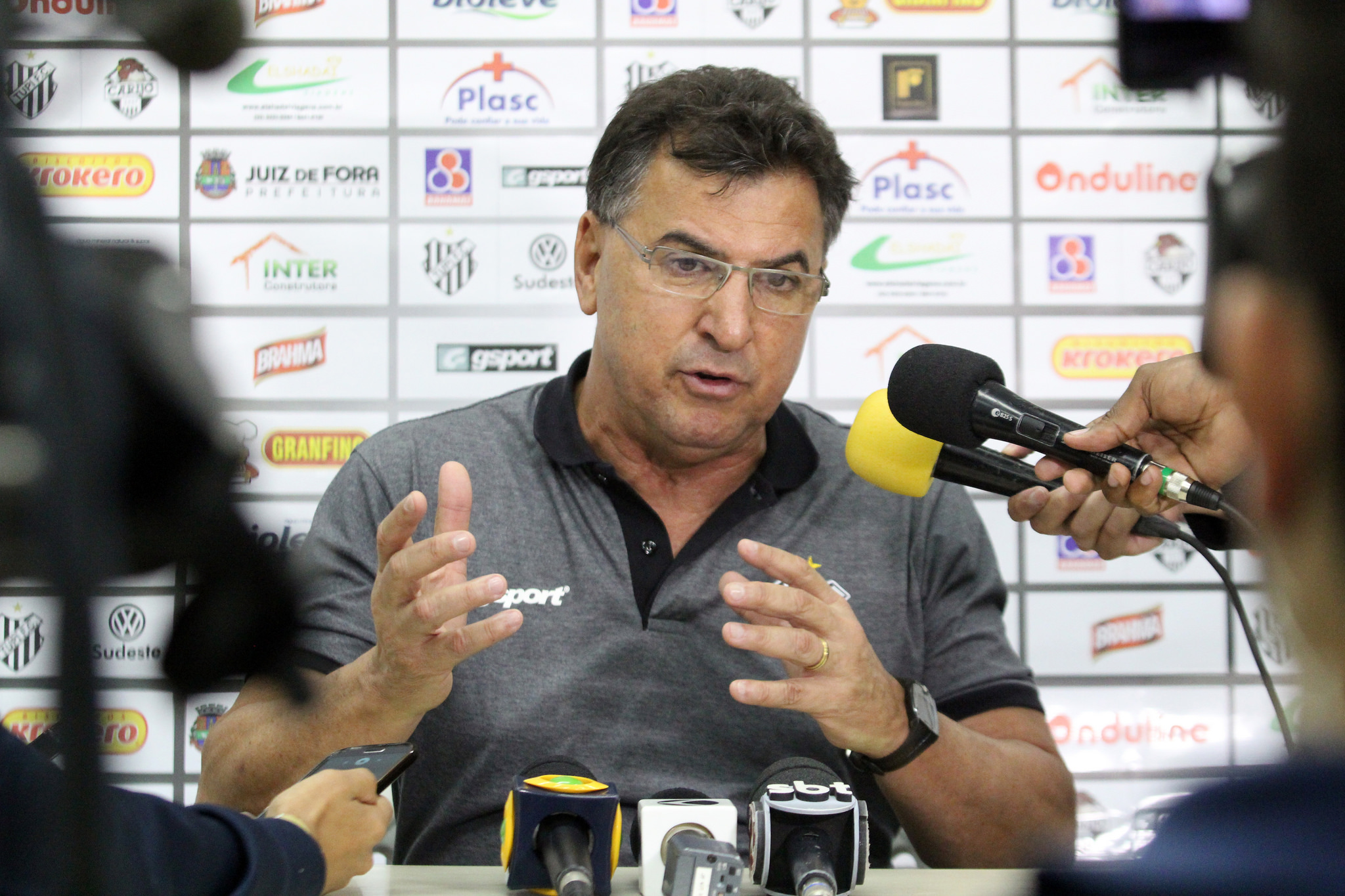 Leia mais sobre o artigo Estevam admite surpresa com escalação do Vasco, lamenta resultado, explica entra-e-sai de Marcel  e critica arbitragem