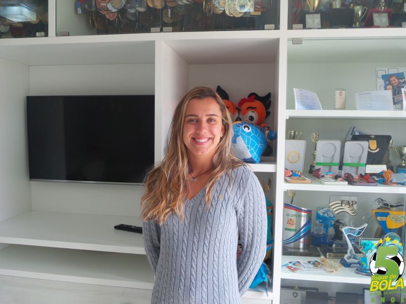 Leia mais sobre o artigo Exclusivo! Larissa Martins de Oliveira abre o jogo no Toque de Bola e já mira Tóquio 2020: “Começa um novo ciclo”. Também em vídeo