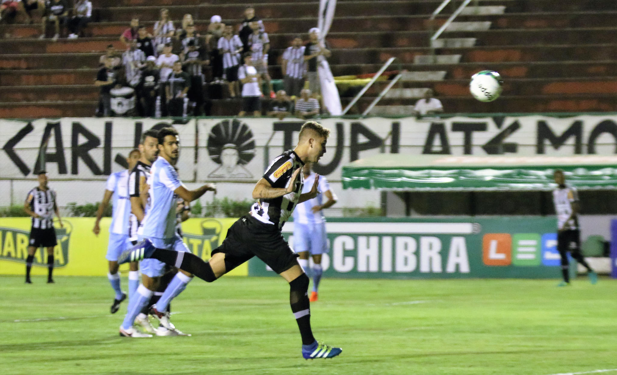 Leia mais sobre o artigo Tupi começa bem, faz belo gol de cabeça e “some” no segundo tempo: 1 a 1 com o Londrina