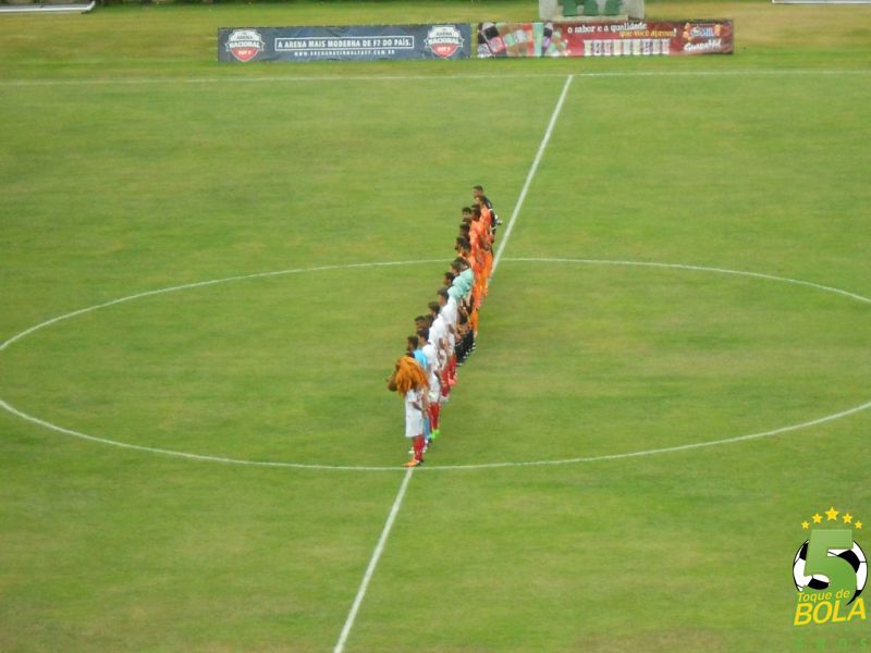 Leia mais sobre o artigo Piscou, virou! Baeta marca duas vezes em três minutos, vence o Coimbra e estreia bem no hexagonal final