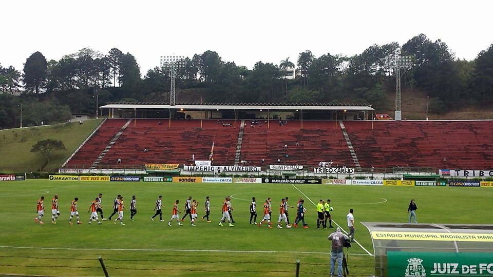 Leia mais sobre o artigo Crônica: Sem estrutura, sem identificação e sem torcida, Tupi vai deixando a Série B pela porta dos fundos