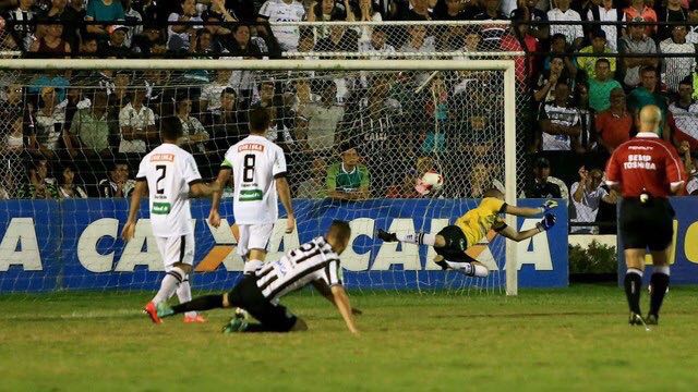 Leia mais sobre o artigo Especial Toque: um ano do acesso carijó. Kaio Wilker sobre gol em Arapiraca: “Histórico”. Veja sequência de fotos