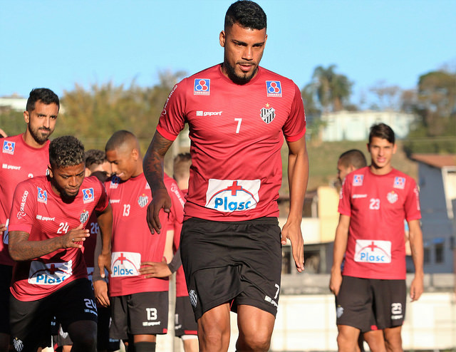 Leia mais sobre o artigo Tupi despede-se da Série B e Cirico dá adeus ao clube na última partida do ano, contra o Paraná