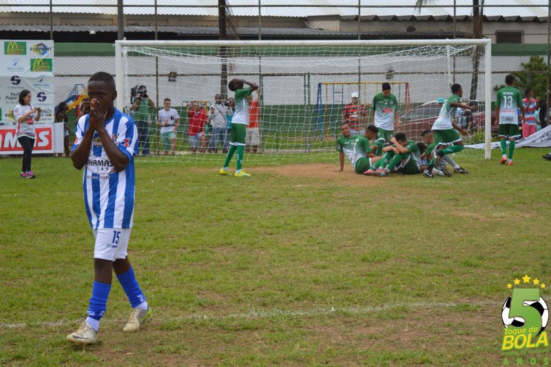 Leia mais sobre o artigo Virada, drama dos pênaltis e gol no final contam a história dos títulos de Rezato, Barreira e Botafoguinho. Veja dezenas de fotos