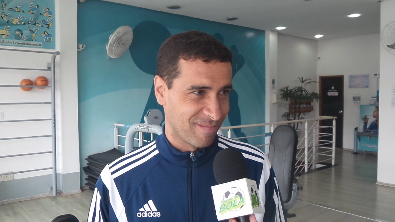 Leia mais sobre o artigo Novo  vídeo do Toque: com Copa do Mundo e Olimpíada no currículo, Van Gasse defende “profissionalizar arbitragem”