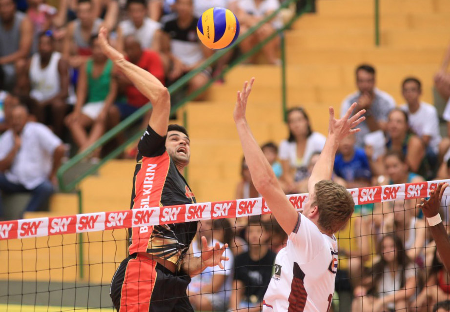 Leia mais sobre o artigo Apesar de super set com 25 a 15, JF Vôlei perde em Campinas e cai uma posição na Superliga