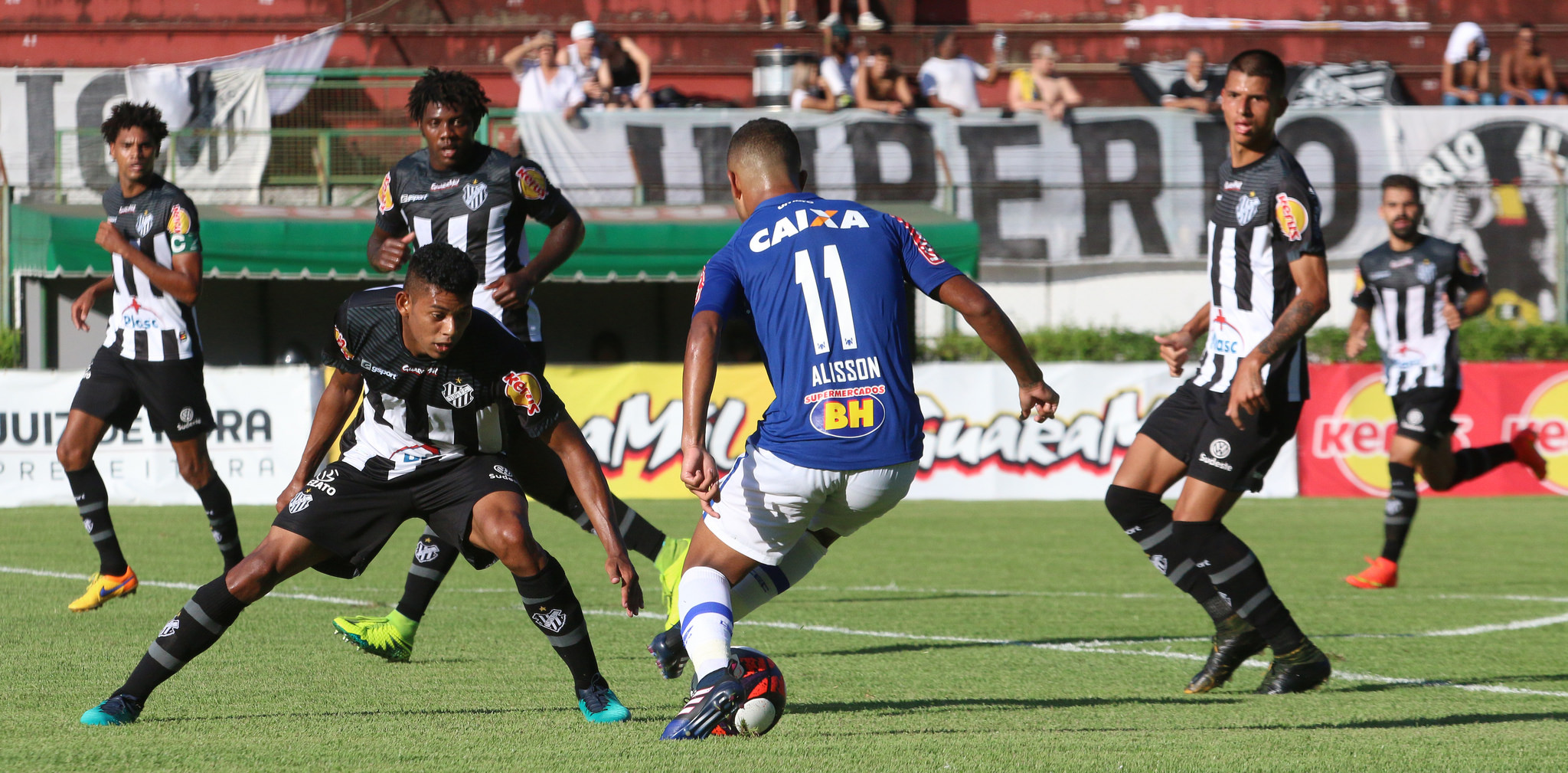 Leia mais sobre o artigo Insatisfeito com a reserva, zagueiro deixa o Tupi. Auxiliar técnico assume antes de dois jogos fundamentais