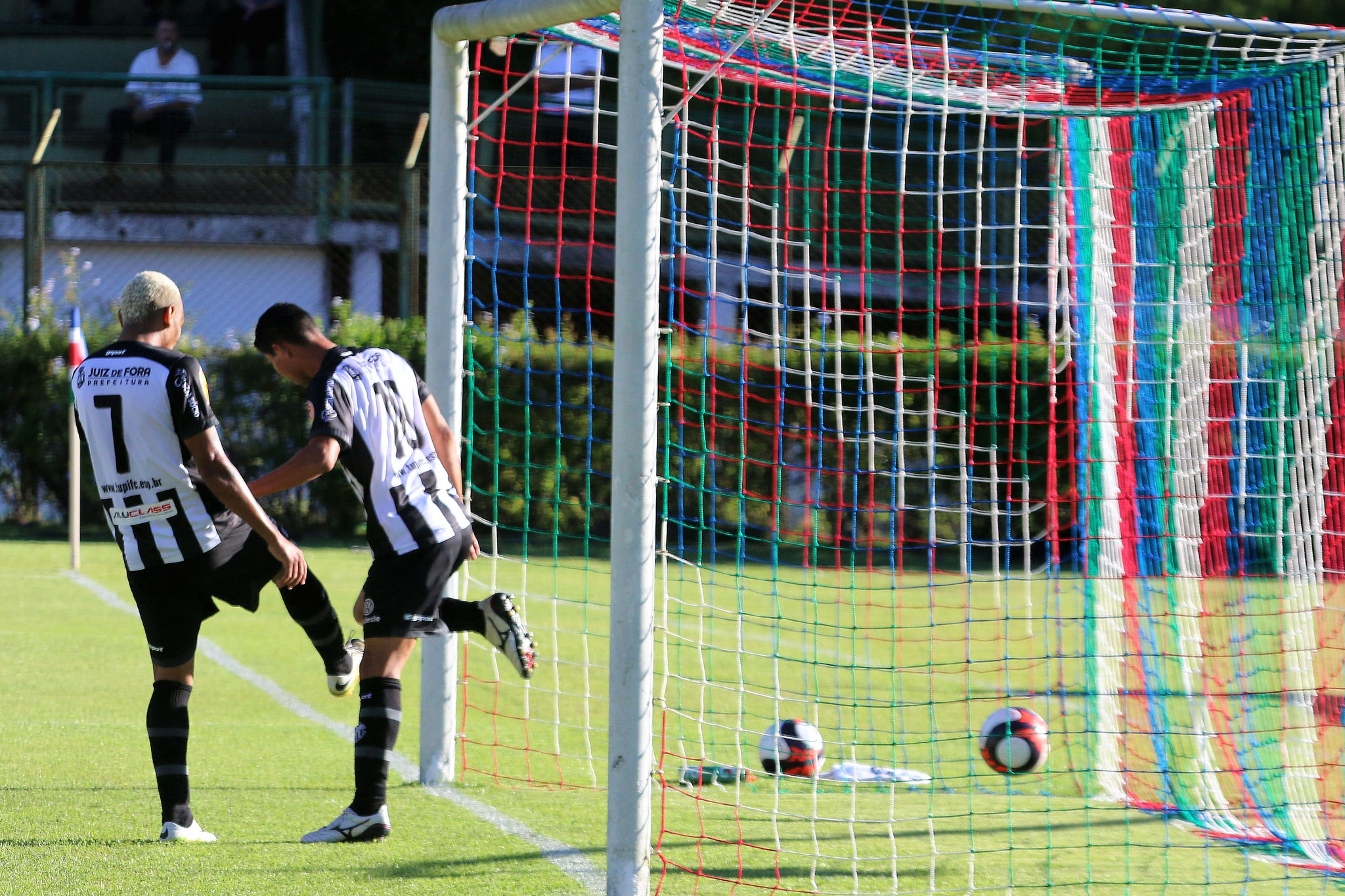 Leia mais sobre o artigo Depois de churrasco das torcidas e gol “roubado”, Tupi cede empate e dá adeus às semifinais