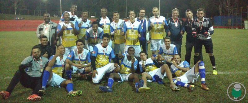 Leia mais sobre o artigo Wilson na beira do campo, “dá no gol” e taça: Jogos Sesi JF contam a história do título 136 da Rezato